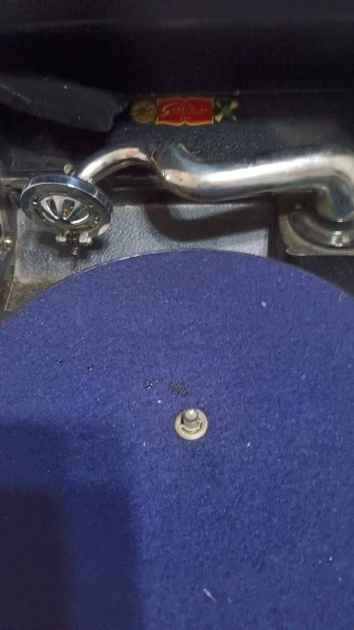 Vintage Gallotone Manual Record Player in Very Good Condition