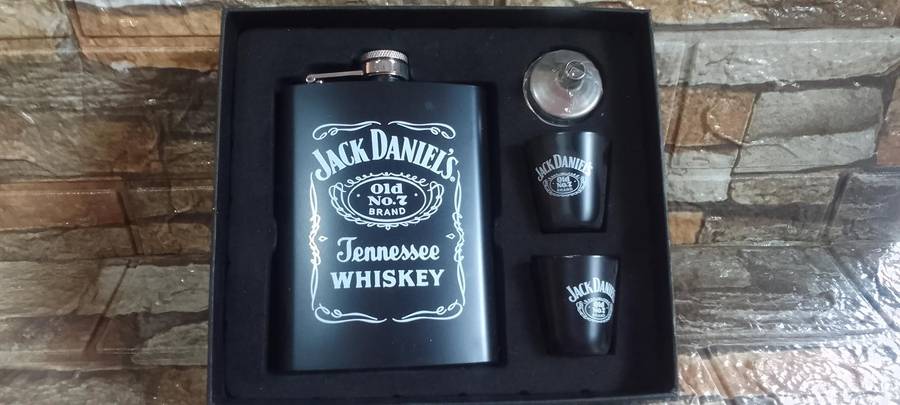 jack daniels hip flask gift set, new