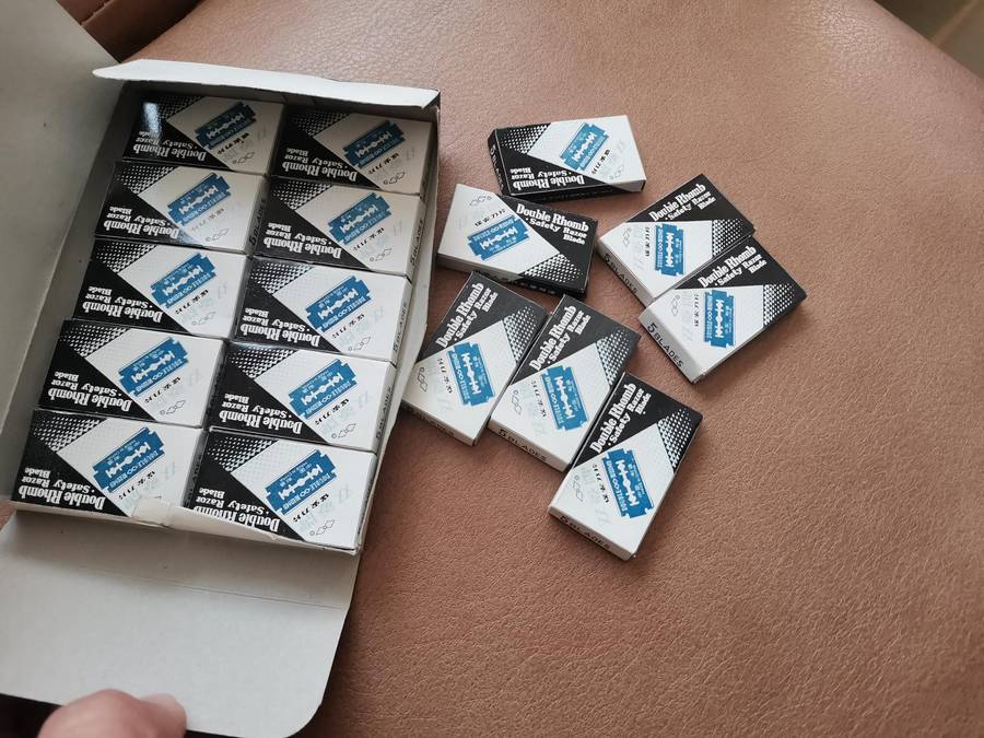 Vintage 80s double rhomb double edge safety razor blades box of 85 new old stock