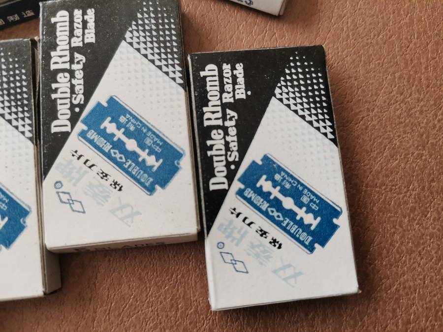 Vintage 80s double rhomb double edge safety razor blades box of 85 new old stock