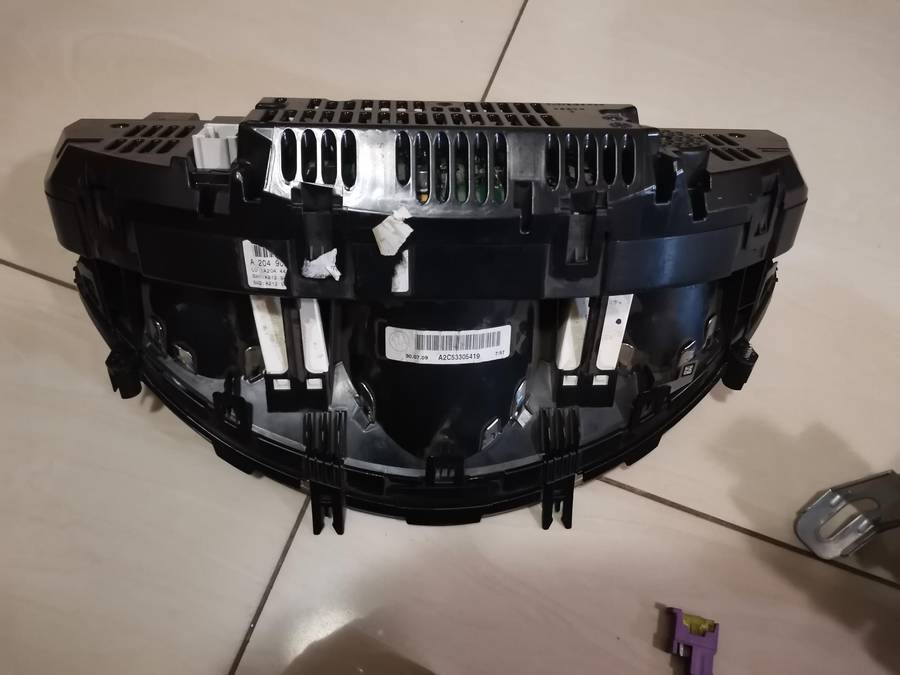 Mercedes Benz w204 cluster and fuse box