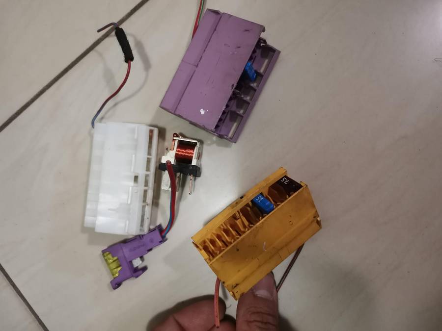 Mercedes Benz w204 cluster and fuse box