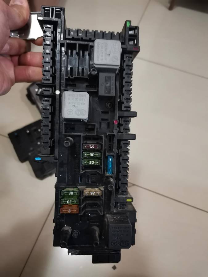Mercedes Benz w204 cluster and fuse box