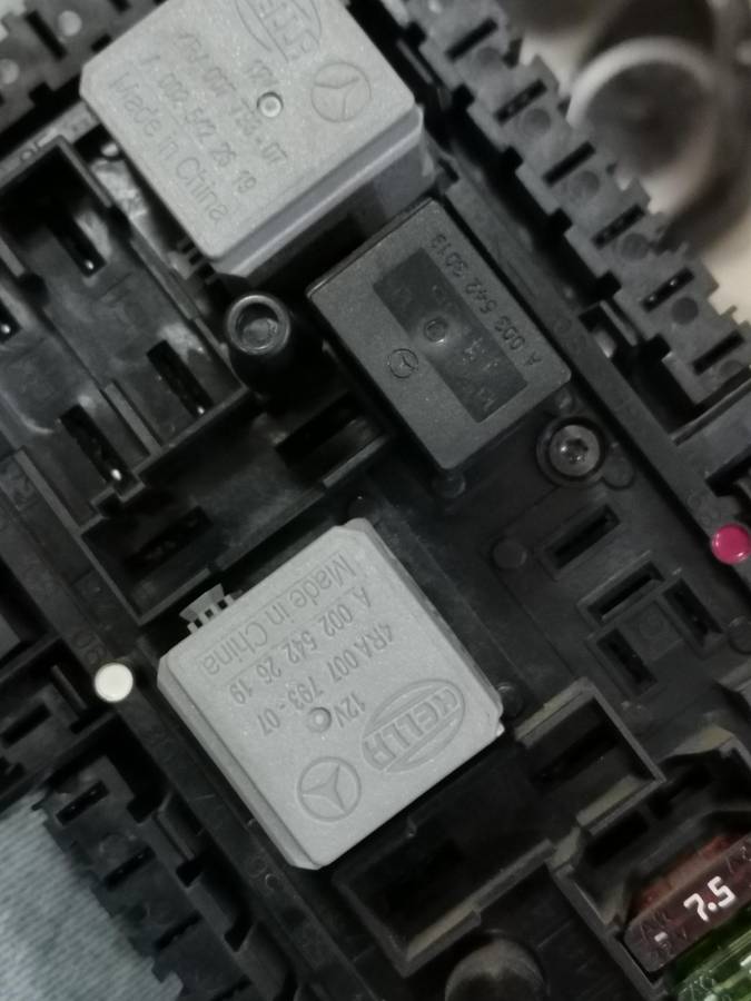 Mercedes Benz w204 cluster and fuse box