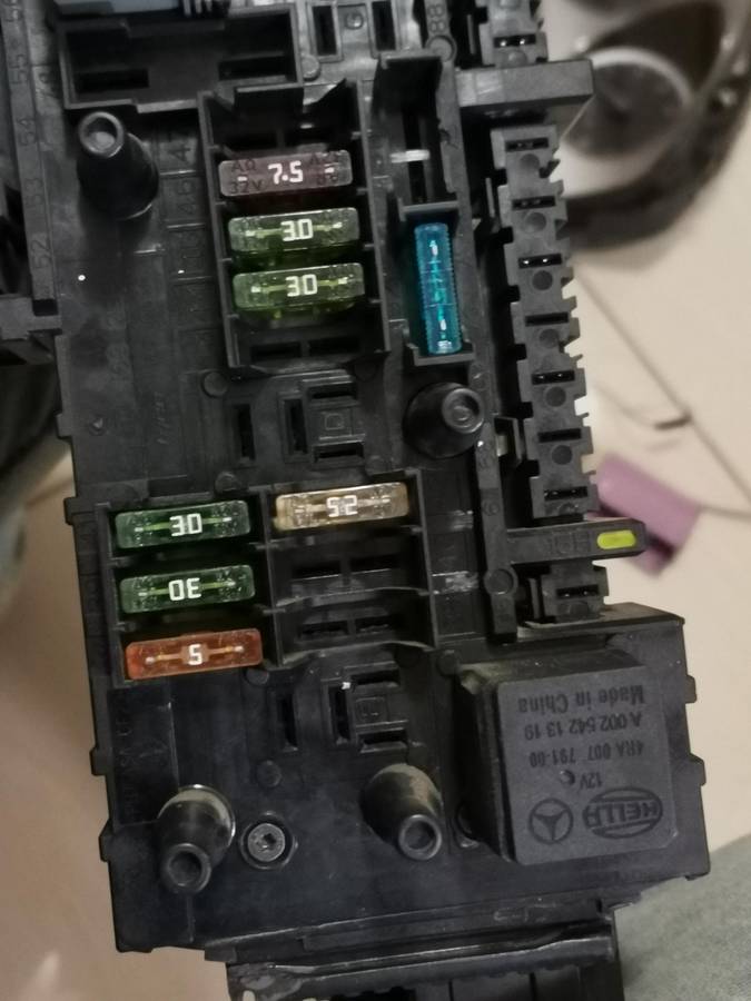 Mercedes Benz w204 cluster and fuse box