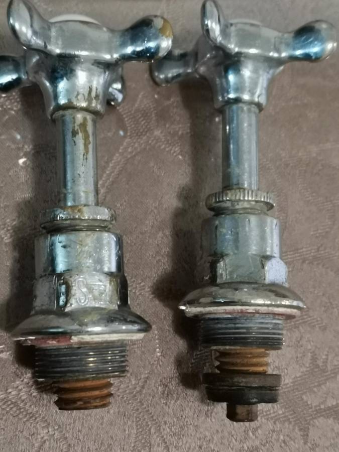 Early 1900s Victorian era bath taps