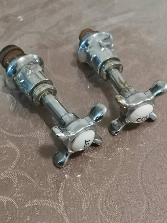 Early 1900s Victorian era bath taps