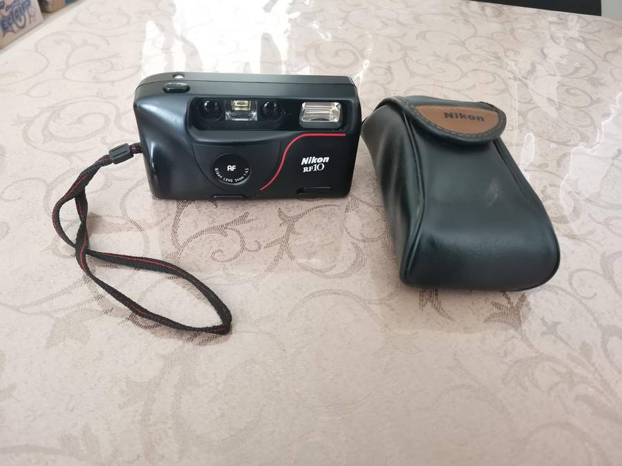 Nikon rf-10 35mm point and shoot camera
