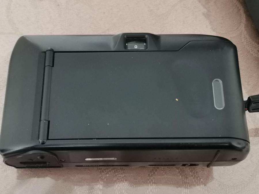 Nikon rf-10 35mm point and shoot camera
