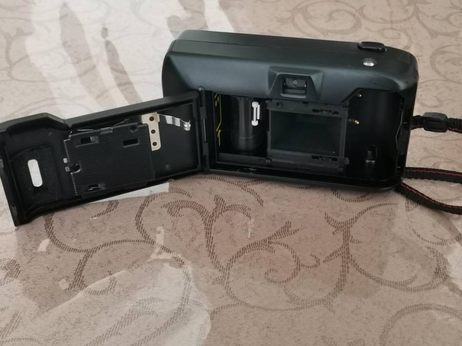 Nikon rf-10 35mm point and shoot camera