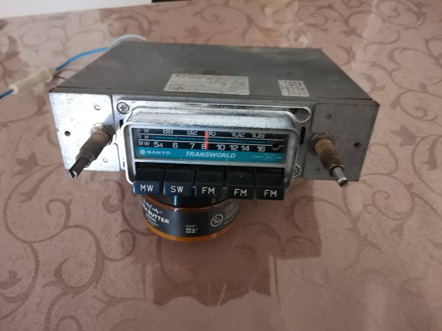 Vintage Sanyo transworld car radio