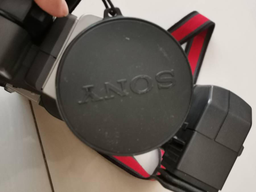 Vintage Sony video 8mm ccd-v100E camcorder and carry case