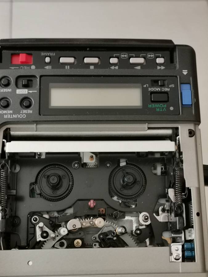 Vintage Sony video 8mm ccd-v100E camcorder and carry case