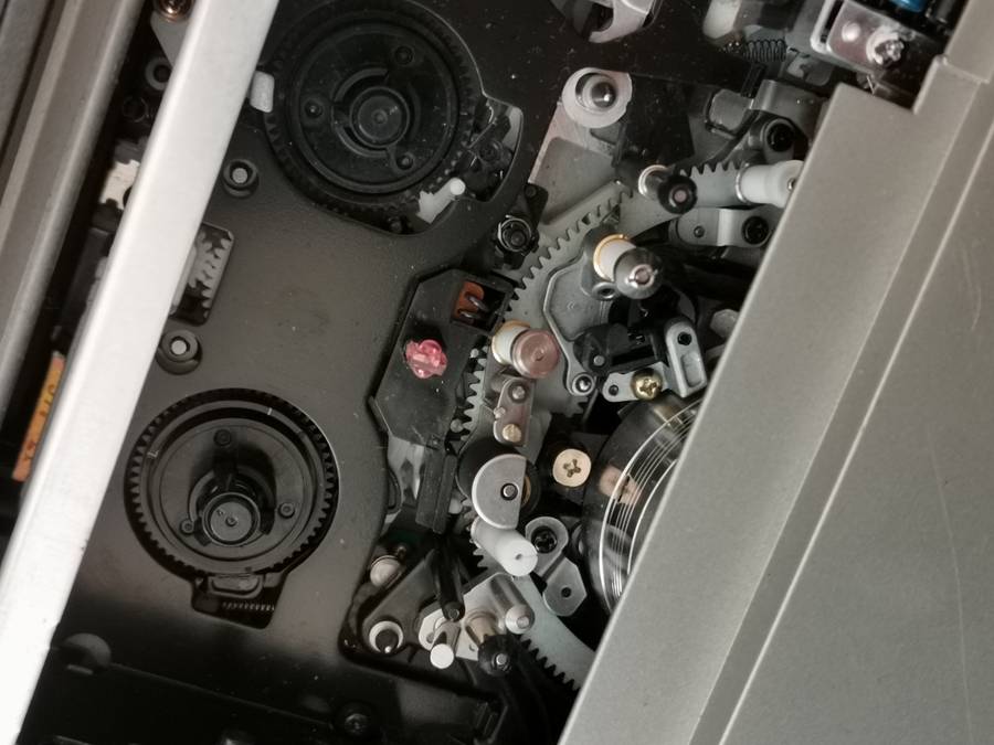 Vintage Sony video 8mm ccd-v100E camcorder and carry case