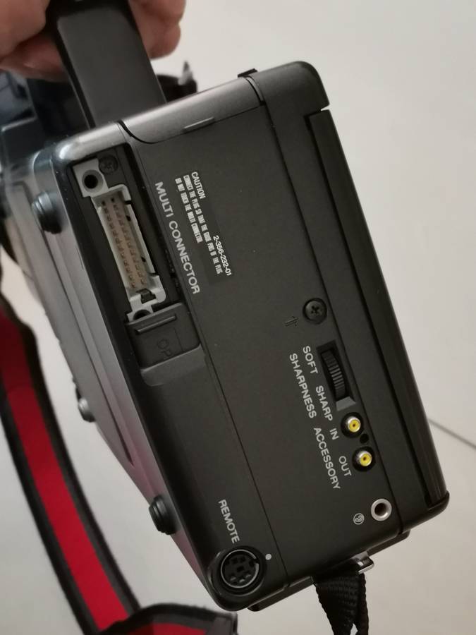 Vintage Sony video 8mm ccd-v100E camcorder and carry case