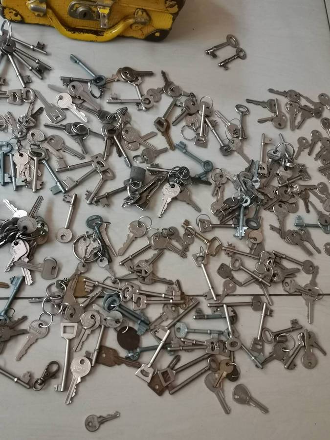 Huge vintage key collection in original vintage school bag as found