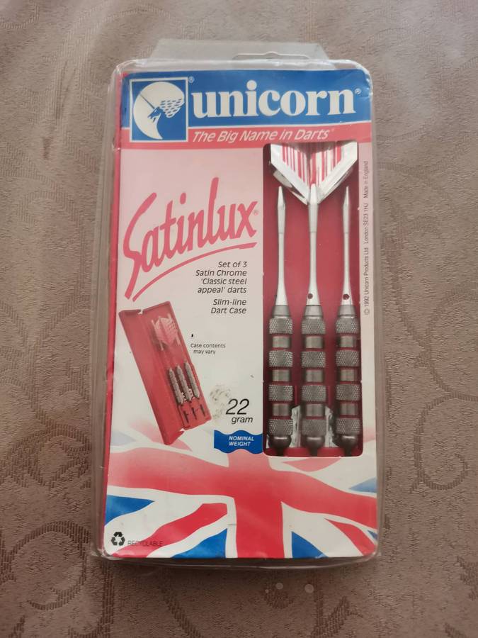Vintage 1992 unicorn satinlux 22g darts never used