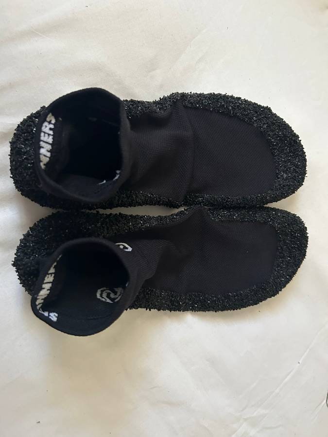 Skinners Sock Shoes Black 43-44 Large