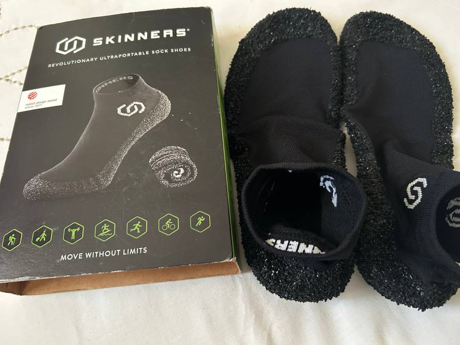 Skinners Sock Shoes Black 43-44 Large