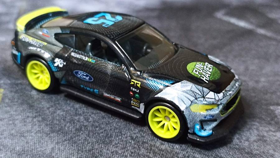 Hotwheels Premium Ford Mustang Spec 5 RTR Vaugh Gittin 1/64 scale