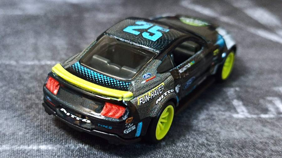 Hotwheels Premium Ford Mustang Spec 5 RTR Vaugh Gittin 1/64 scale