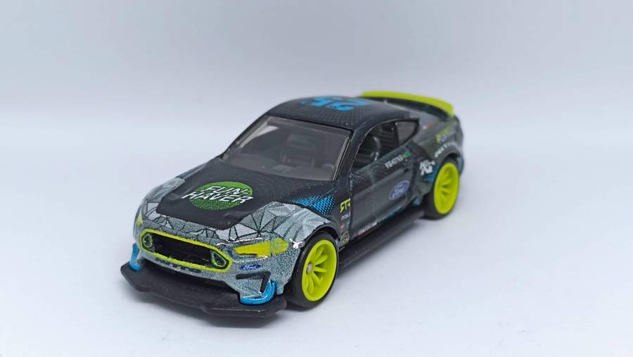 Hotwheels Premium Ford Mustang Spec 5 RTR Vaugh Gittin 1/64 scale