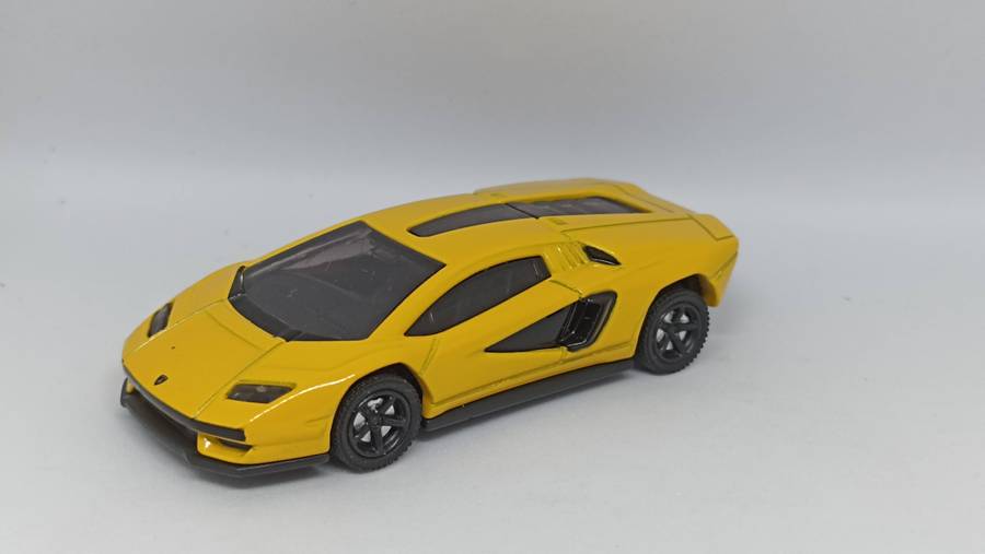 Tomica Lamborghini Countach scale 1/64