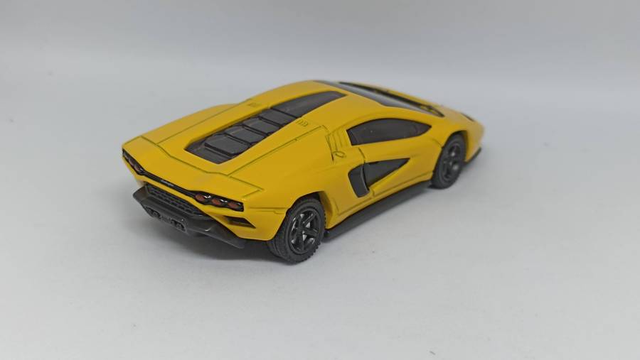 Tomica Lamborghini Countach scale 1/64