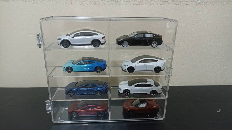 Acrylic 8 car display rack for 1/64 scale vehicles with door (door clip damaged)