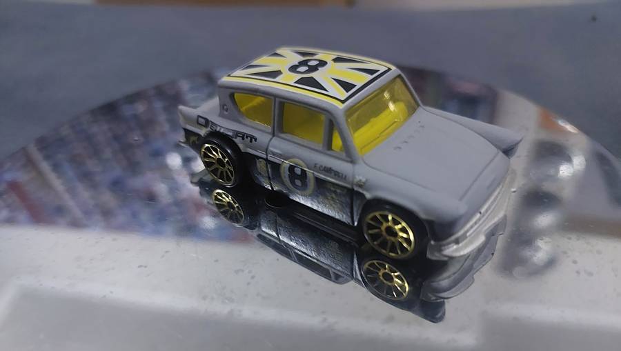 HOT WHEELS FORD ANGLIA 105E
