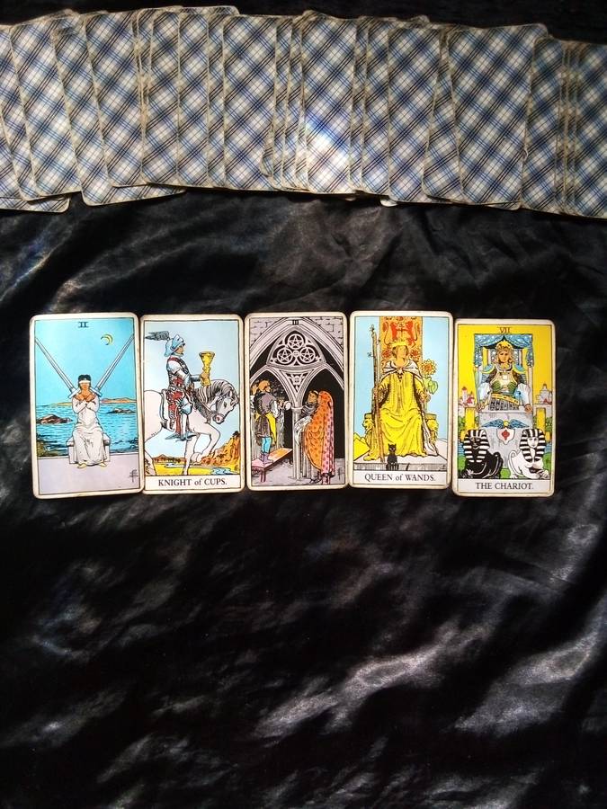 Tarot Readings/Divination and help offered