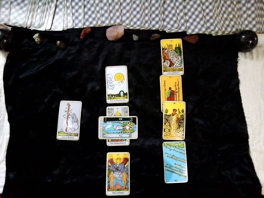 Tarot Readings/Divination and help offered
