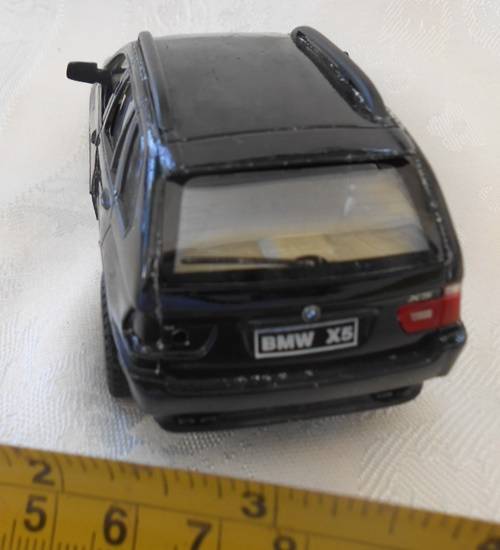 two die-cast models Kinsmart Rav 4 1:32 and Kinsmart BMW X5  1:36