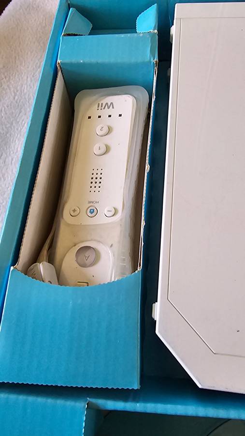 NINTENDO WII CONSOLE INCL. A REMOTE,NUNCHUK ADAPTER AND CABLES( NO POWER SUPPLY) WITH ORIGINAL BOX
