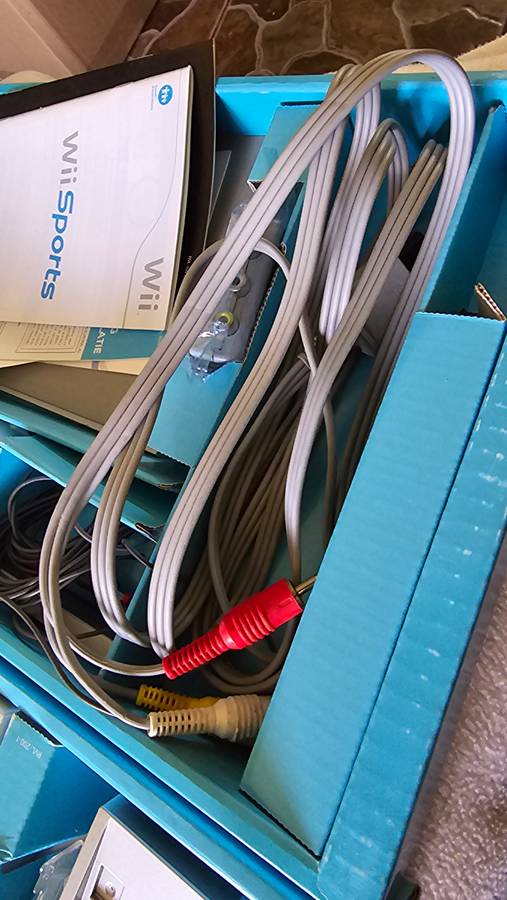 NINTENDO WII CONSOLE INCL. A REMOTE,NUNCHUK ADAPTER AND CABLES( NO POWER SUPPLY) WITH ORIGINAL BOX