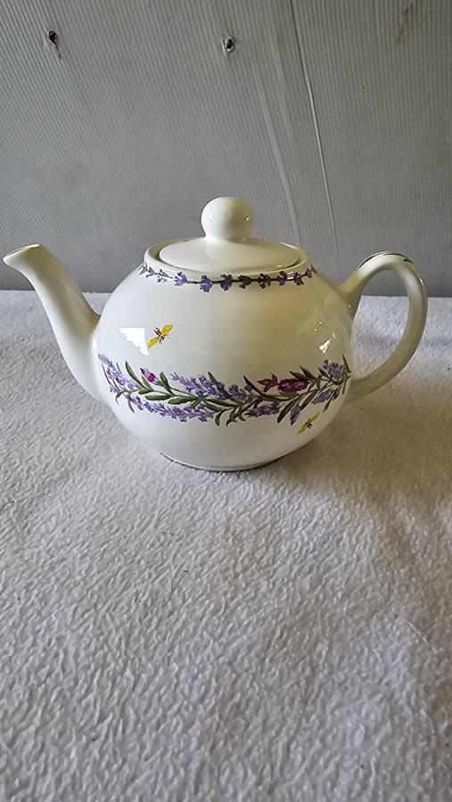 MARGARET ROBERTS BOTANICAL PORCELAIN TEAPOT