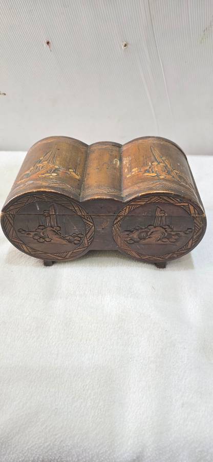 VINTAGE COLLECTIVE WOODEN JEWELRY BOX