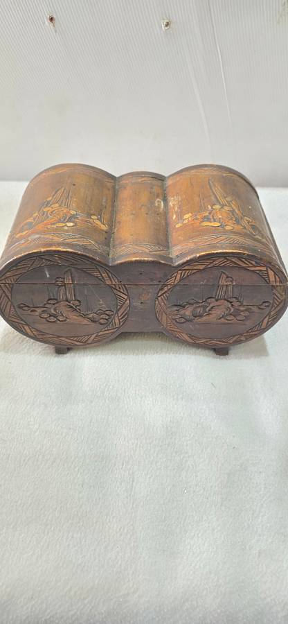 VINTAGE COLLECTIVE WOODEN JEWELRY BOX