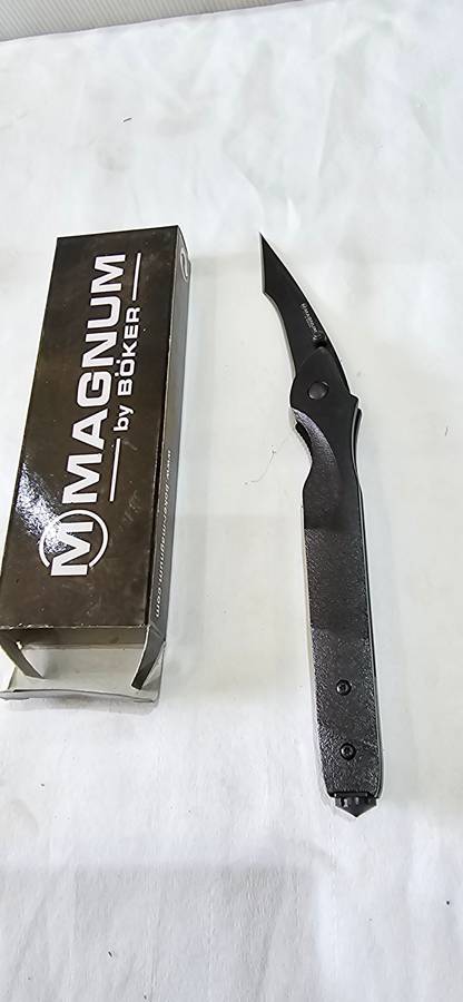 BOKER MAGNUM FOLDABLE POCKET  WITH CLIPKNIFE