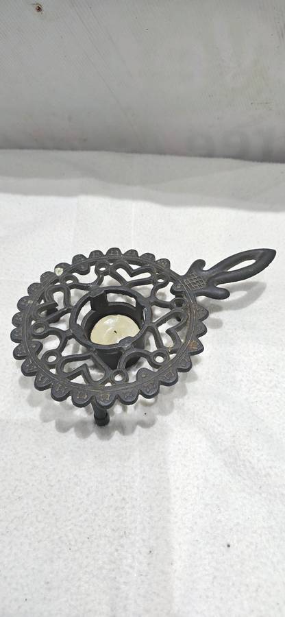 VINTAGE CAST IRON CANDLEHOLDER ON FEET