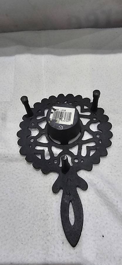 VINTAGE CAST IRON CANDLEHOLDER ON FEET