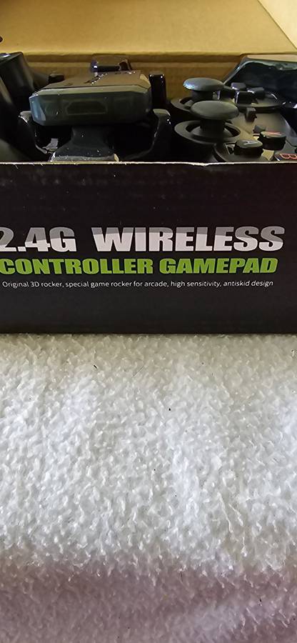 2,4 G WIRELESS CONTROLLER GAMEPAD