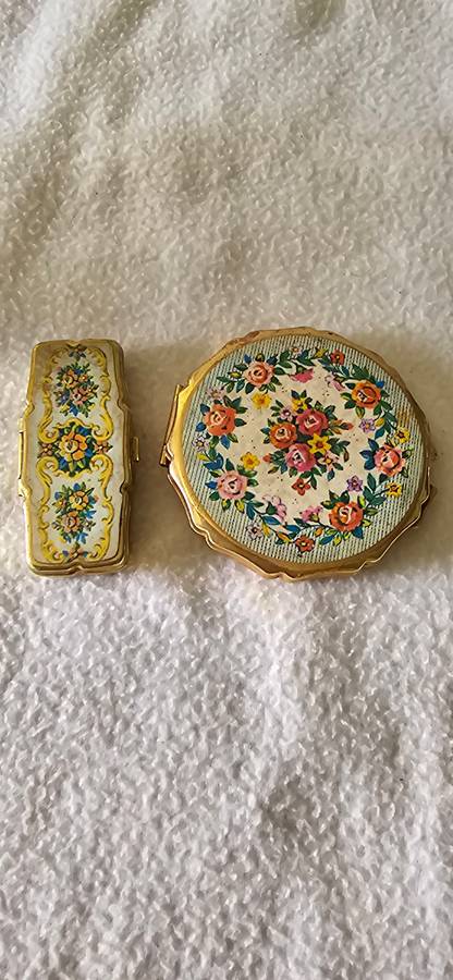 2 PIECE VINTAGE POWDER CASE AND PILL BOX