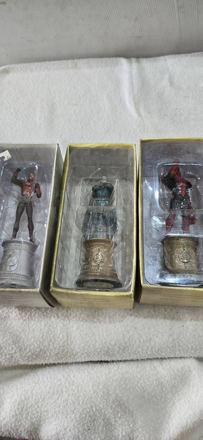 9 x DC COMICS SUPERHEROES FIGURINES