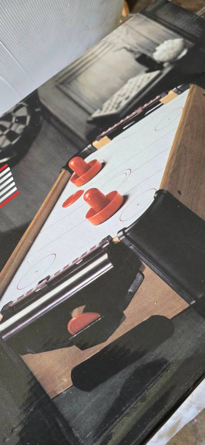 TABLETOP AIR HOCKEY