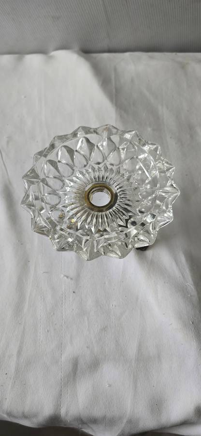 VINTAGE CRYSTAL ASHTRAY ON BRASS PEDESTAL