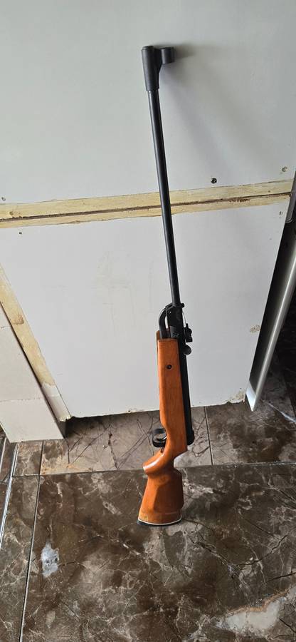 AIR RIFLE-SEE DESCRIPTION