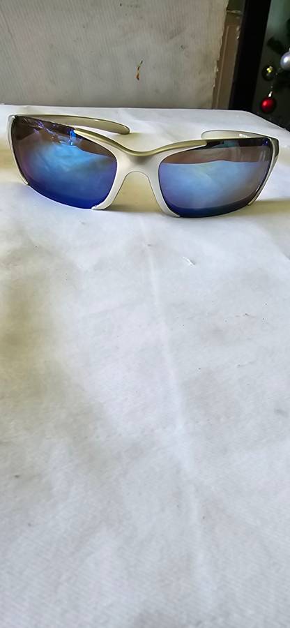 UV PROTECTION OPTICAL QUALITY SUNGLASSES(MADE IN ITALY)