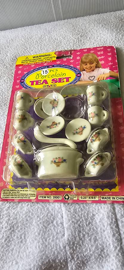VINTAGE 15 PIECE PORCELAIN TEA SET
