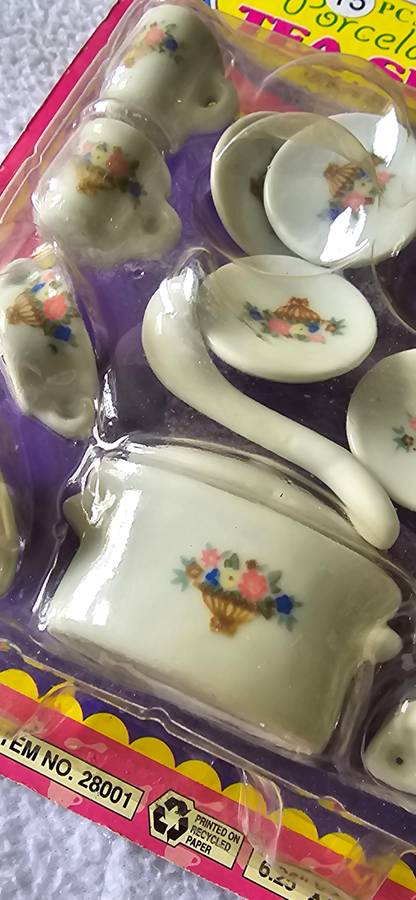 VINTAGE 15 PIECE PORCELAIN TEA SET